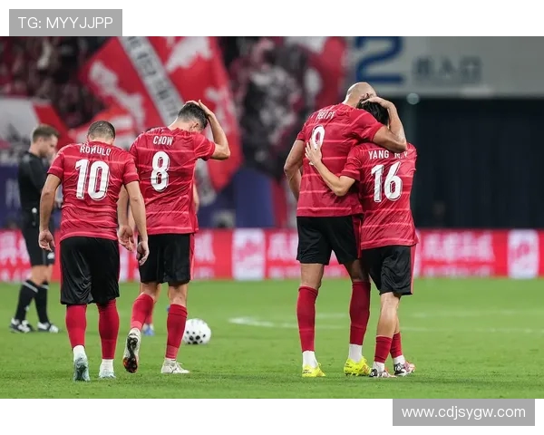 成都蓉城迎战强敌 全力争取联赛关键胜利 助力球队冲击更高排名 成都蓉城迎战强敌 全力争取联赛关键胜利 助力球队冲击更高排名